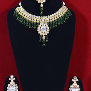 Traditional Kundan Bridal Choker With Maangtika And Matching Earrings