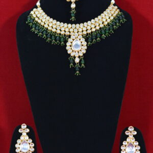 Traditional Kundan Bridal Choker With Maangtika And Matching Earrings